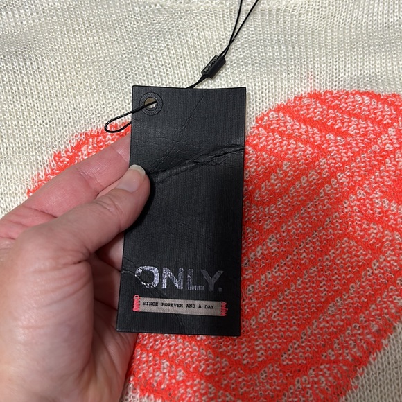 3 items for $40 BNWT ONLY sweater (size M) - Picture 6 of 8